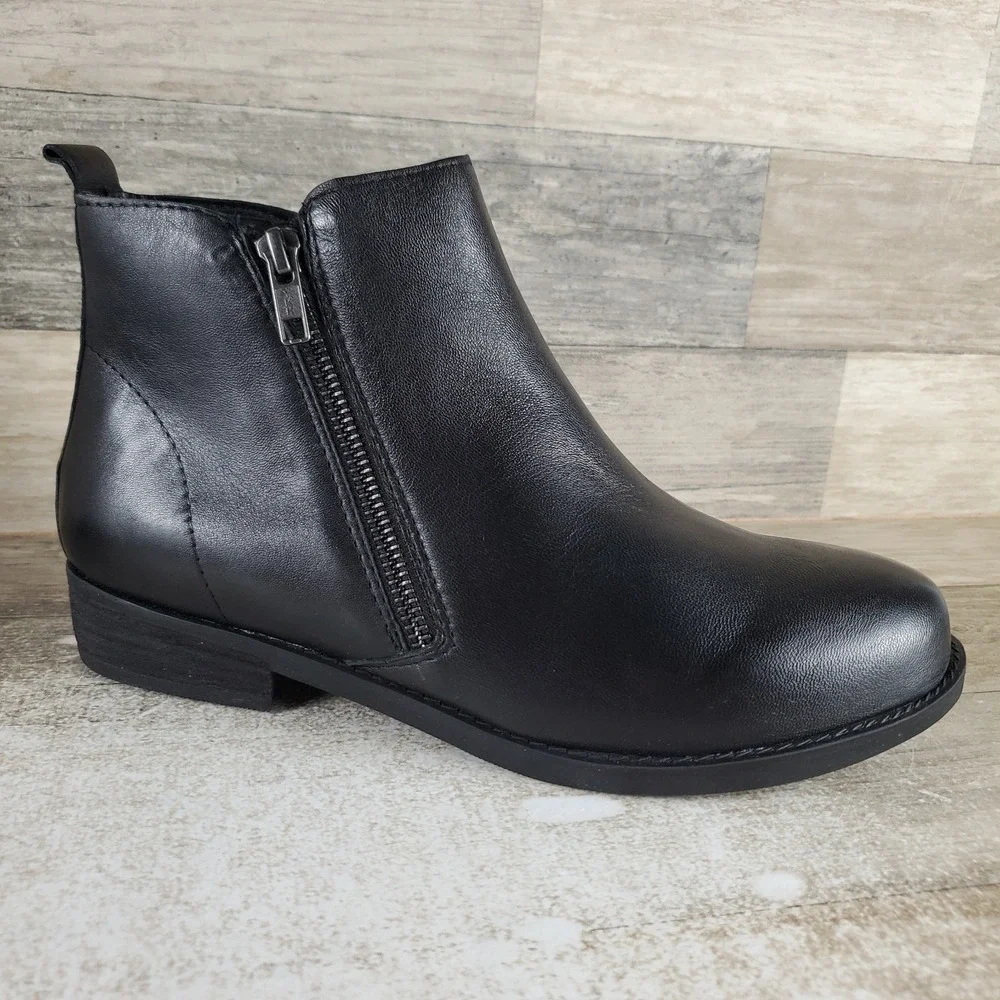 Vaneli Risy Womens Ankle Boots Sz 8.5 W Black Leather Comfort Side Zip Round Toe
